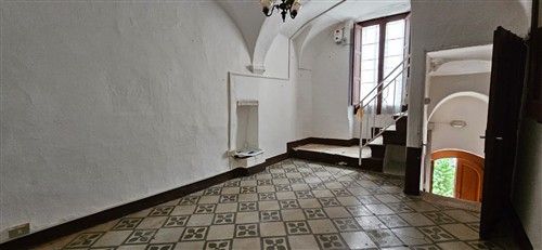 Soluzione Autonoma su Tre Livelli Vicino Porta Nuova